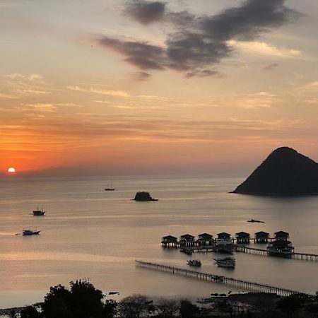 Sunset Hill Hotel Labuan Bajo Exteriör bild