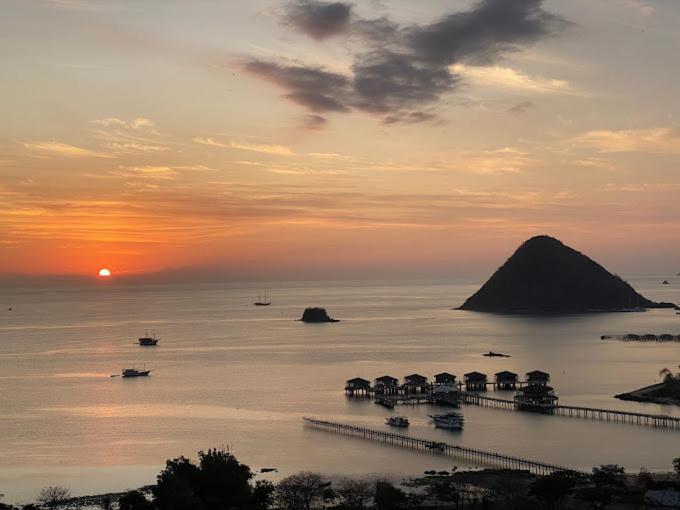 Sunset Hill Hotel Labuan Bajo Exteriör bild