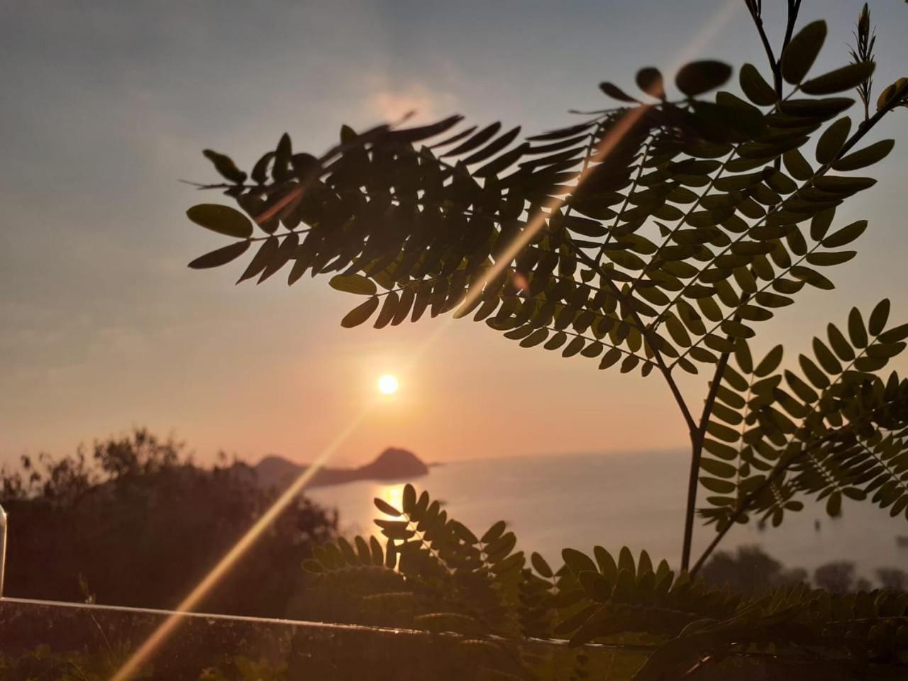 Sunset Hill Hotel Labuan Bajo Rum bild