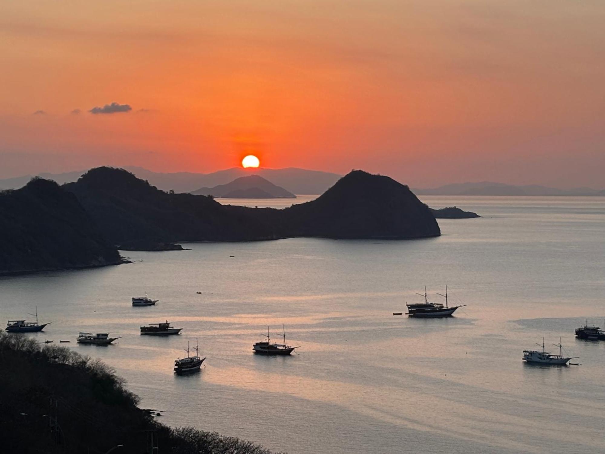 Sunset Hill Hotel Labuan Bajo Exteriör bild