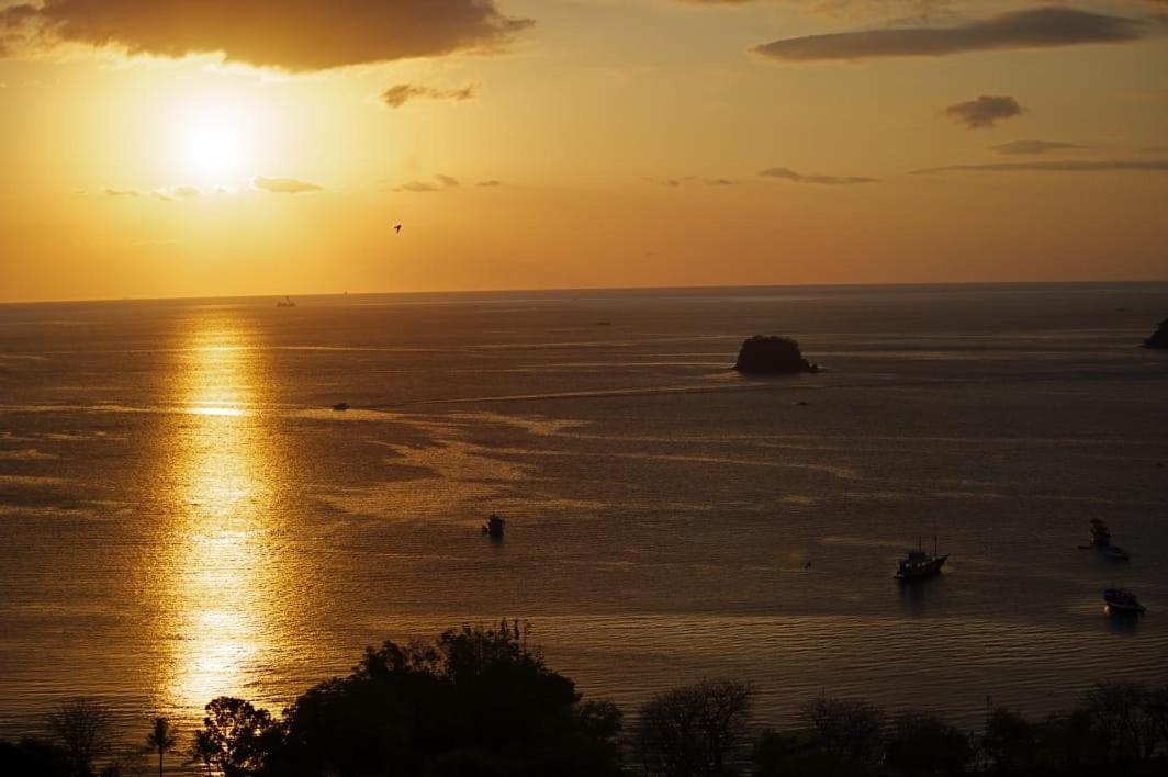 Sunset Hill Hotel Labuan Bajo Exteriör bild