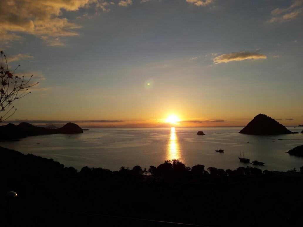 Sunset Hill Hotel Labuan Bajo Exteriör bild